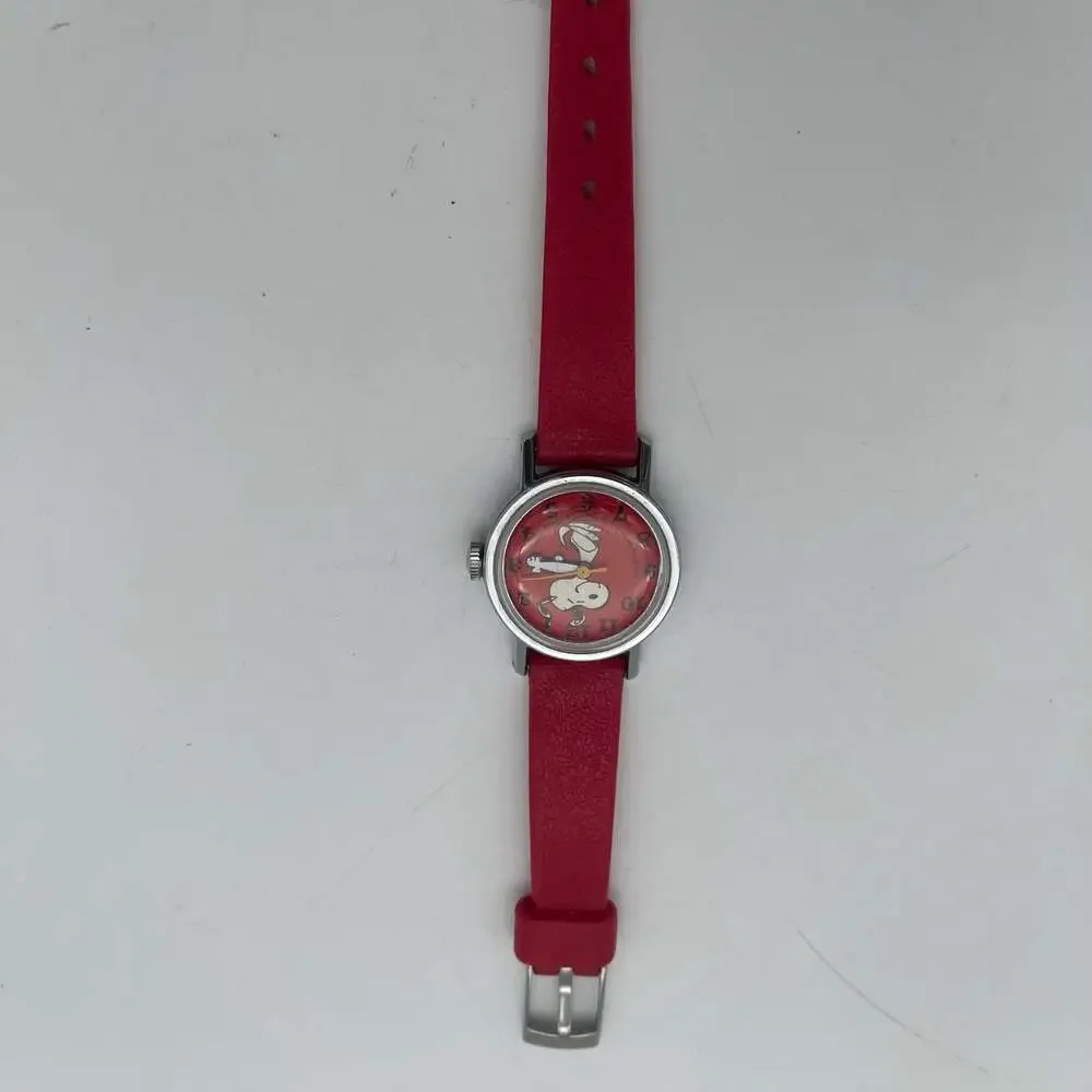 Vintage 1958 Peanuts Snoopy‎ Mechanical Wind-Up Watch with Red Dial